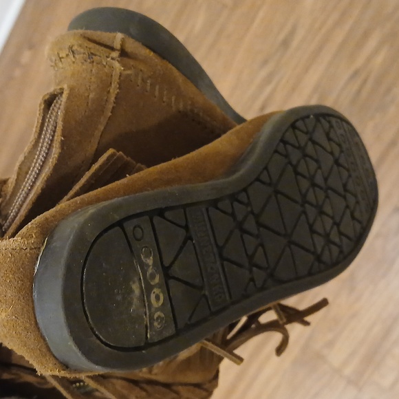 Minnetonka Moccasins - Picture 7 of 10